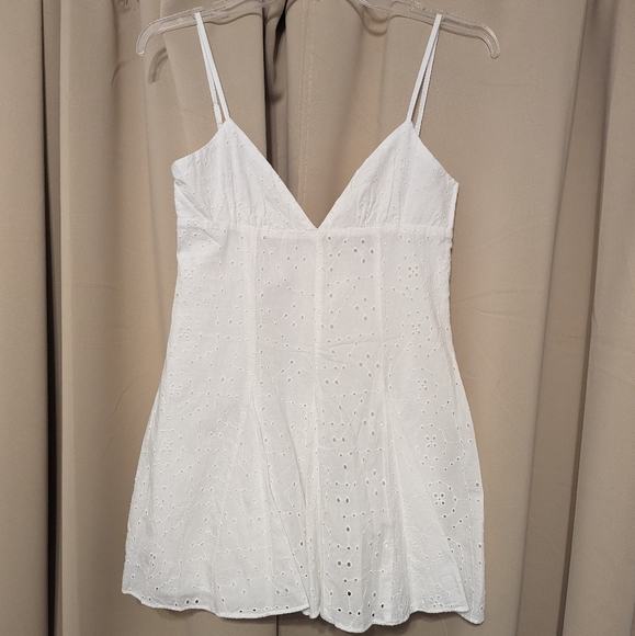 Zara Dresses & Skirts - NWT Zara White Embroidered Mini Dress Women's M Medium